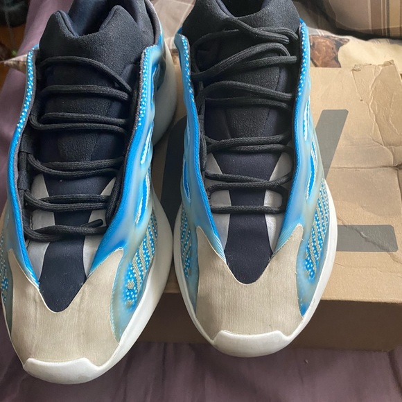 YEEZY ARZARETH 700s Size 13!